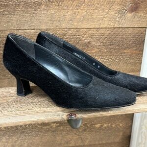Stuart Weitzman Black Pony Hair Kitten Heels – Size 5B